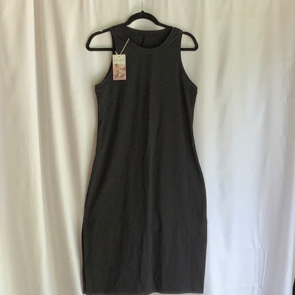 HALARA Dresses & Skirts - HALARA Black Sleeveless Sheath Midi Dress